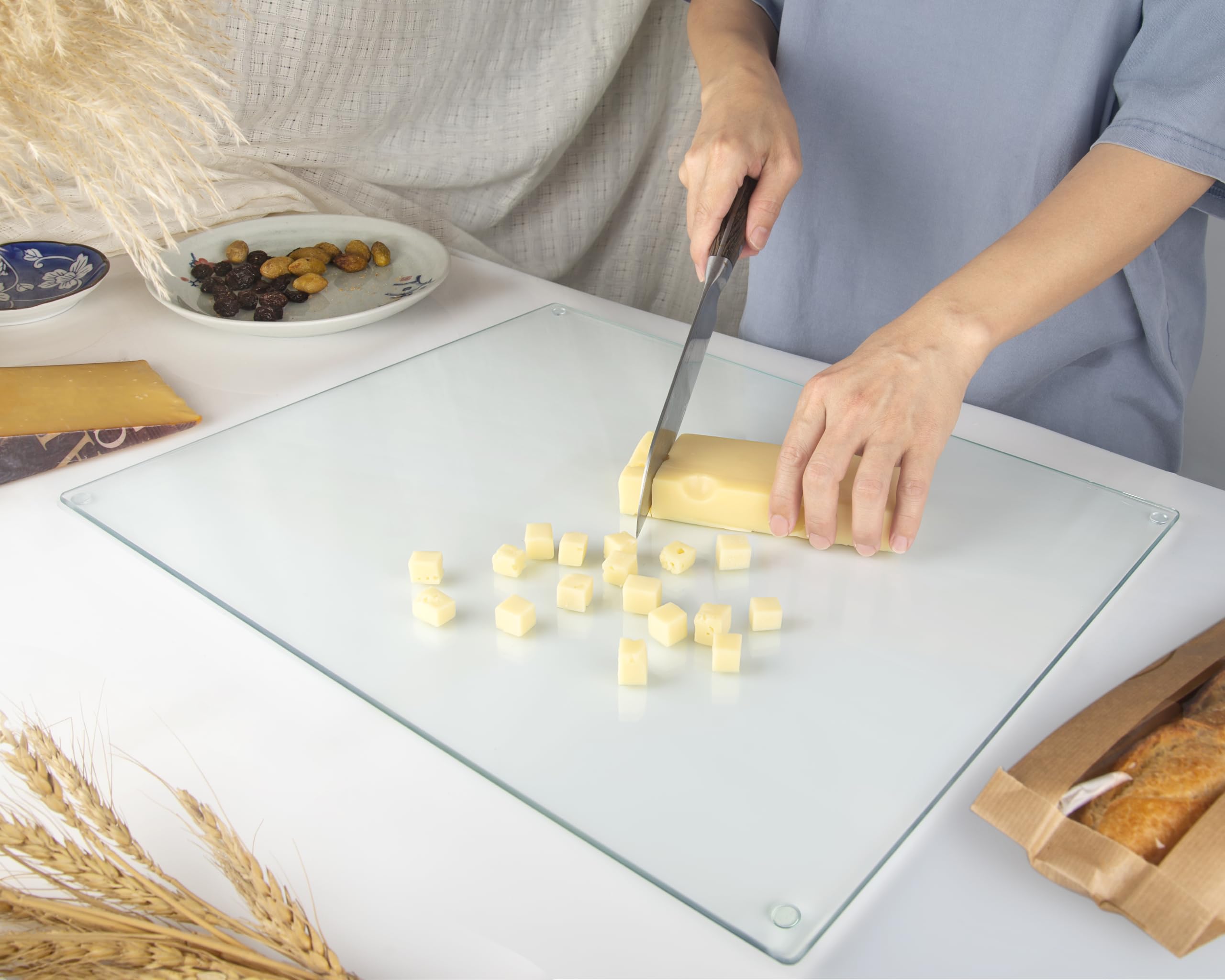 Kitchenville non-slip feet keep the board steady during food prep.