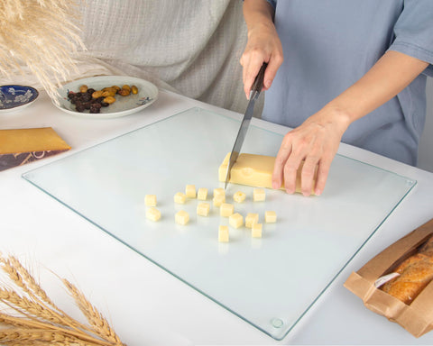 Kitchenville non-slip feet keep the board steady during food prep.