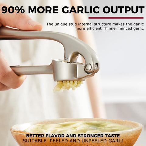 KITESSENSU garlic press in use for quick garlic paste