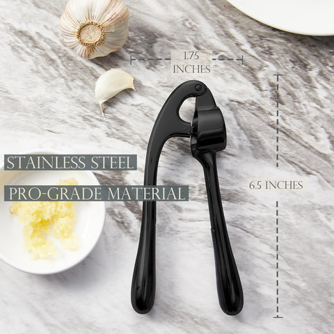 KITESSENSU garlic-press-in-hand demonstrates compact design for one-handed operation.