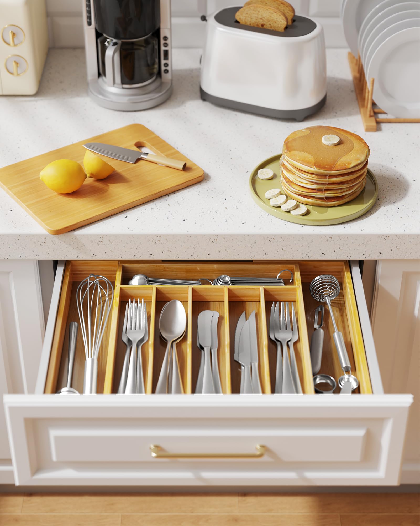 Kitsure two large sections accommodate tools and larger utensils