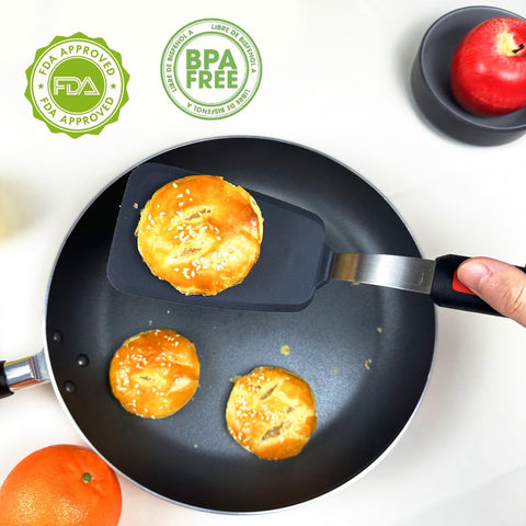 KLAQQED silicone-coated spatula with a flexible design protects nonstick cookware.