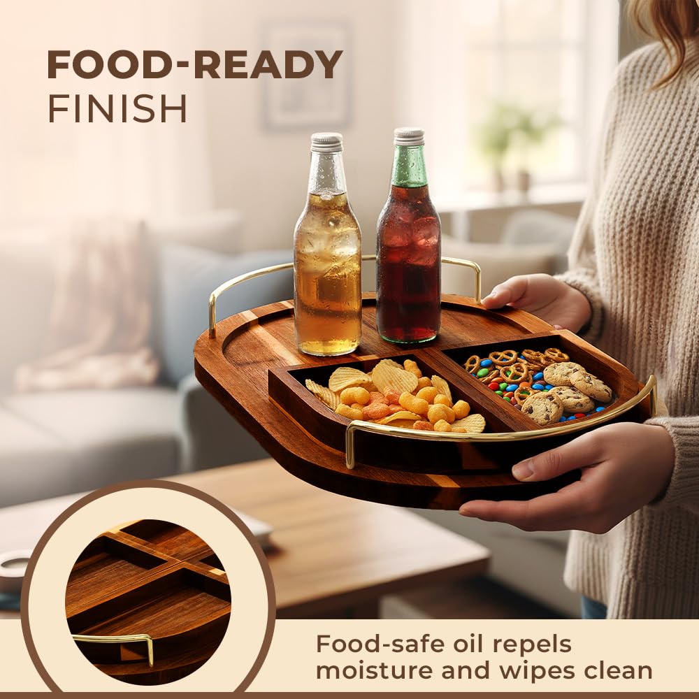 Close-up of acacia grain on the Klavio tray highlighting natural wood texture.