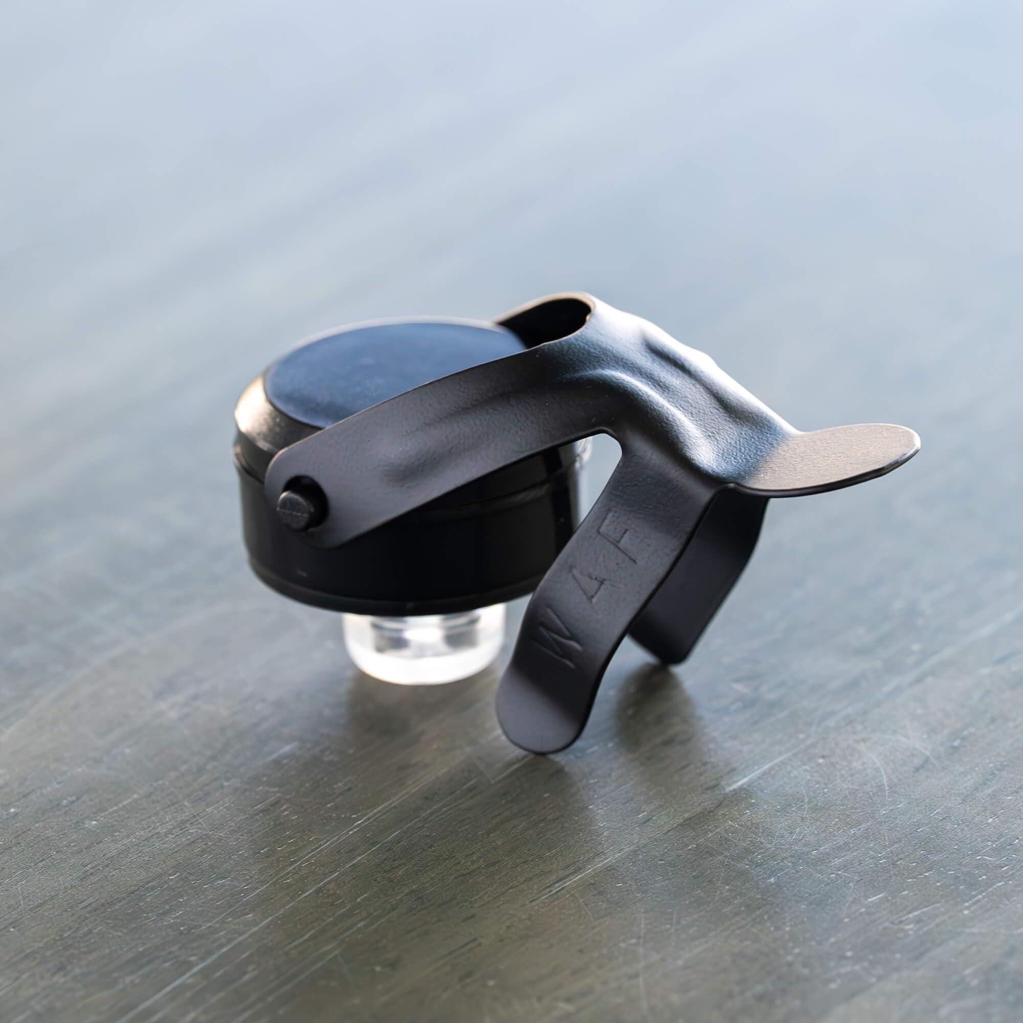 KLOVEO Champagne Stopper bottle-neck-fit fits standard 750ml bottles.