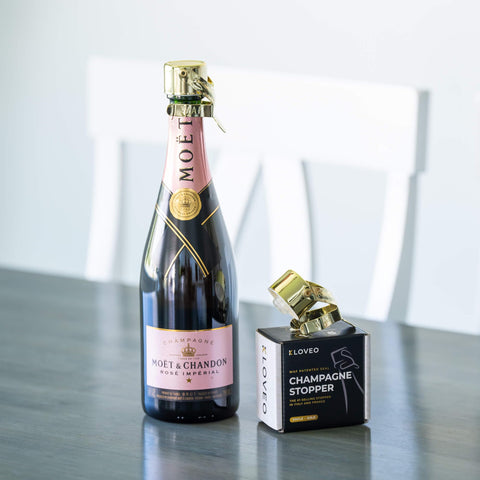 KLOVEO champagne stopper gold packaging display emphasizes premium quality.