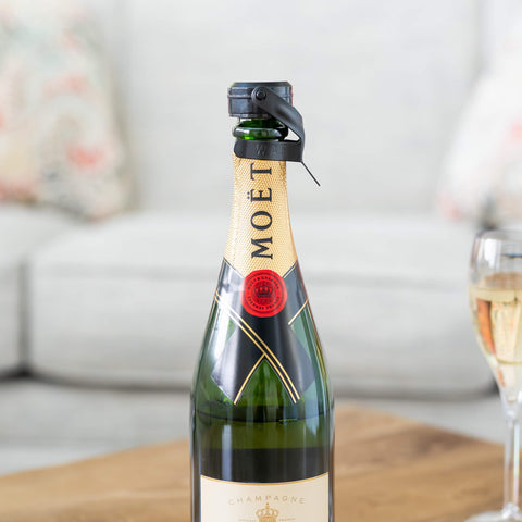 KLOVEO Champagne Stopper works vertical or horizontal to prevent leaks.