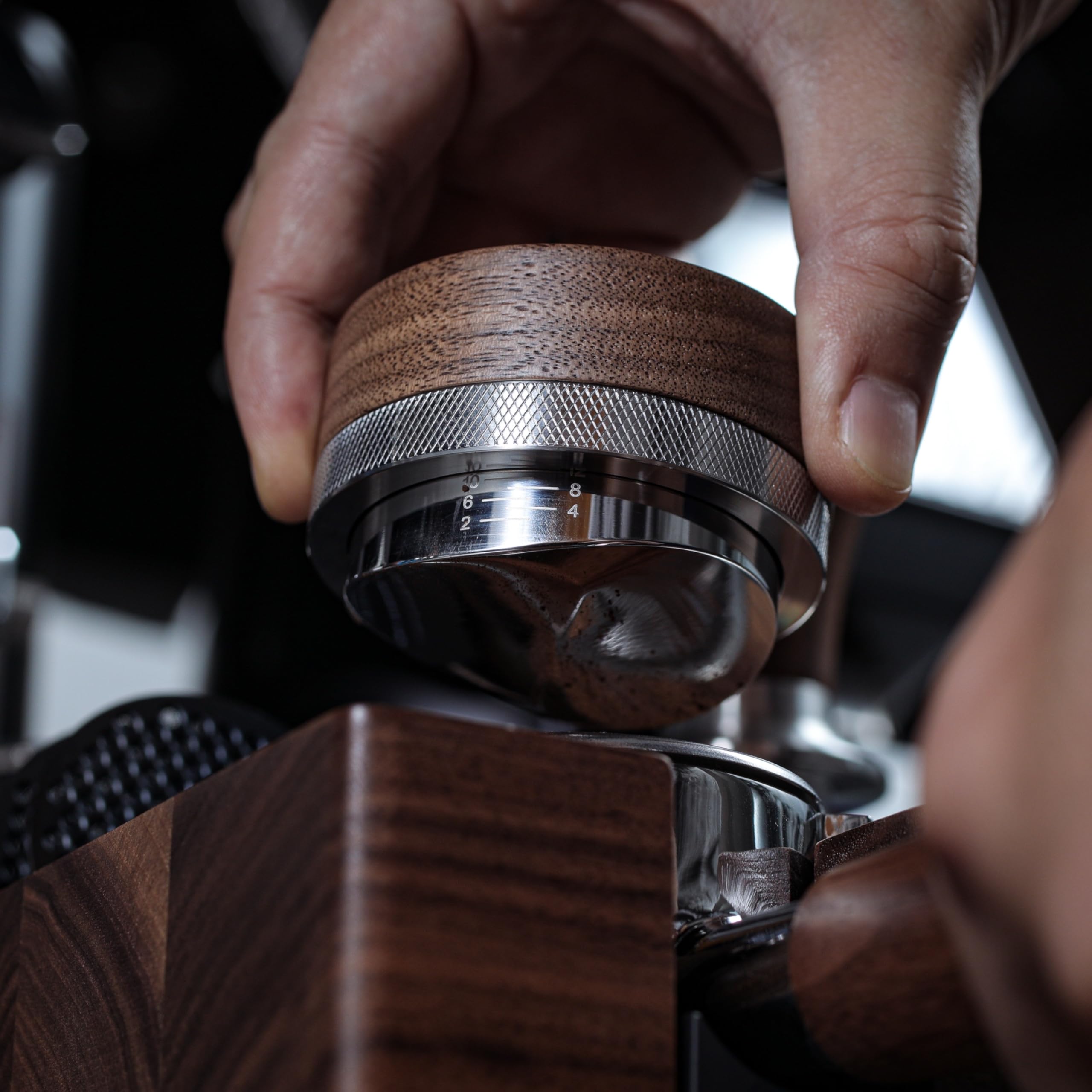 KNODOS 58.35mm base fits 58mm portafilters for even extraction.