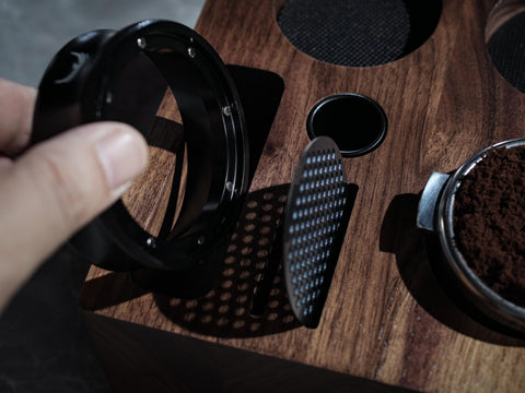 KNODOS 58mm station organizes tampers, mats, and brushes for focused brewing.