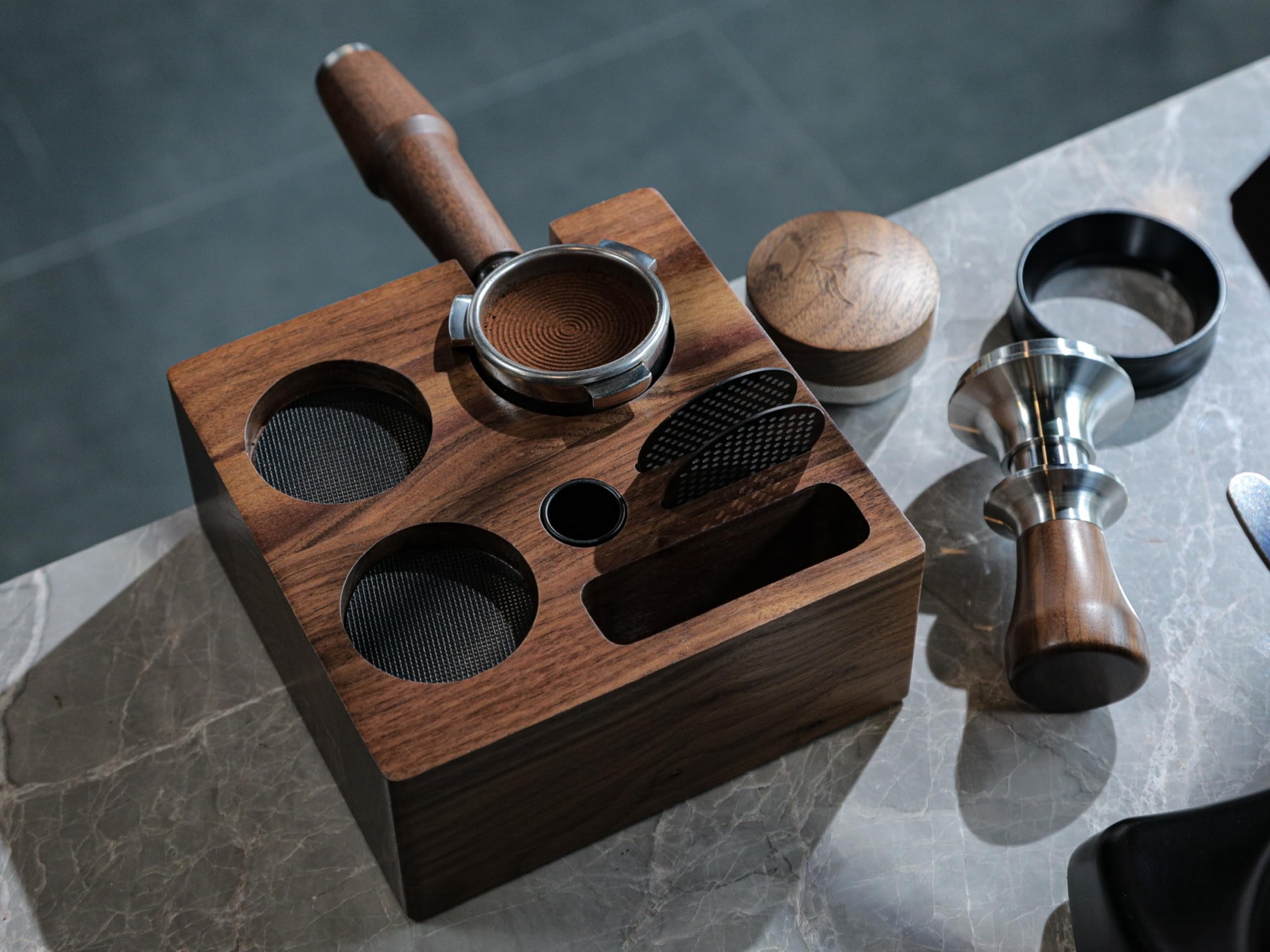 KNODOS 58mm tamper station keeps workspace tidy and easy to wipe down.