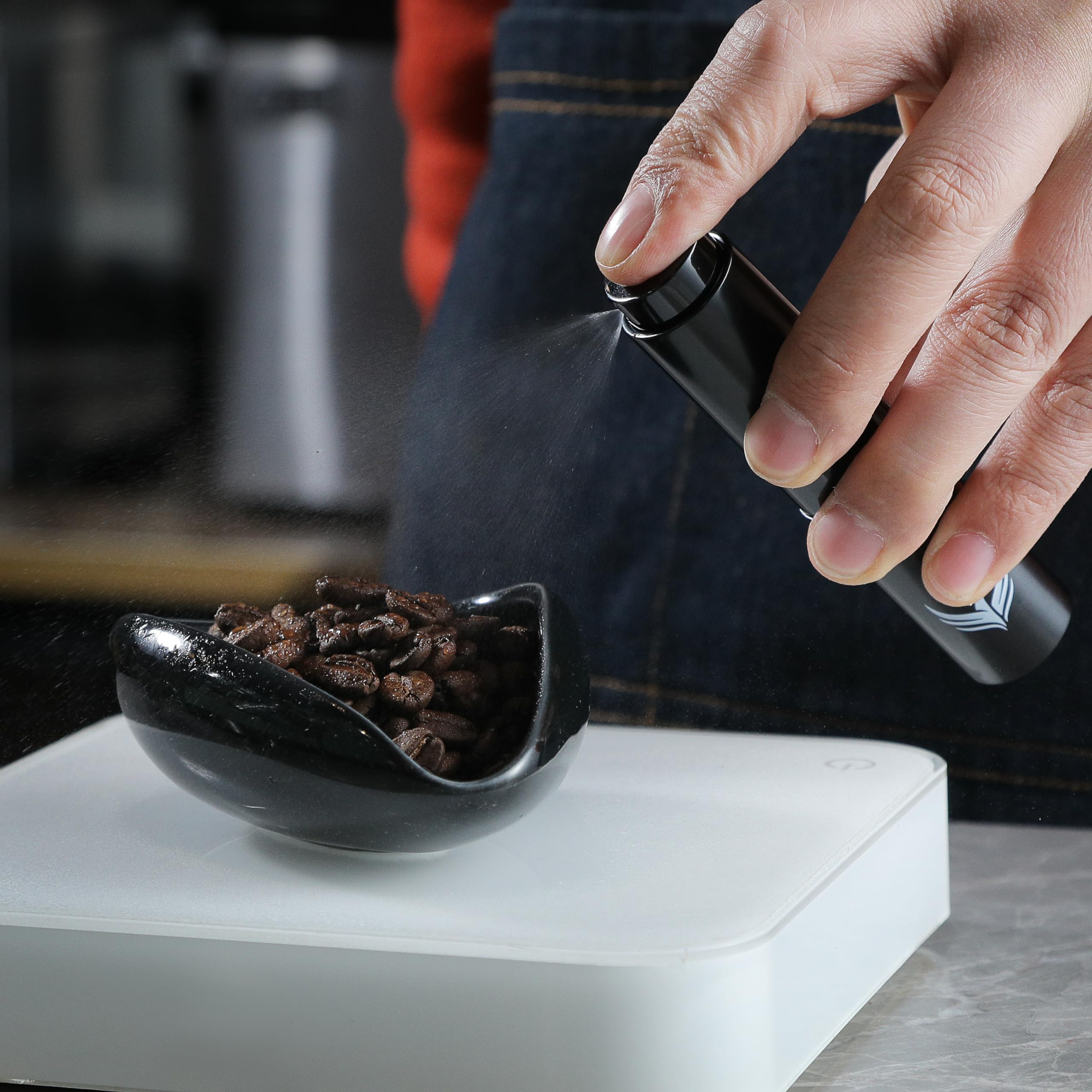 KNODOS ceramic dosing cup with smooth glaze for durable daily use.