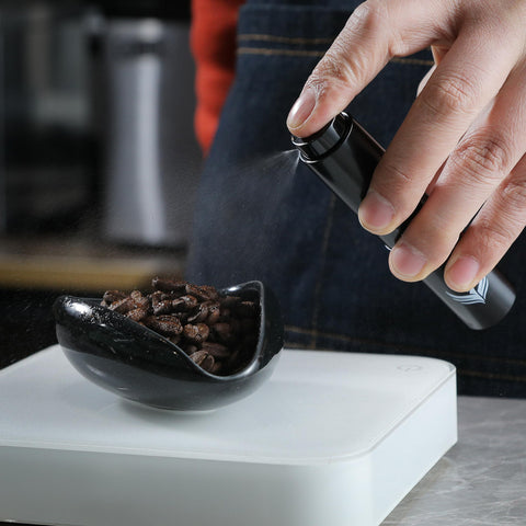 KNODOS ceramic dosing cup with smooth glaze for durable daily use.