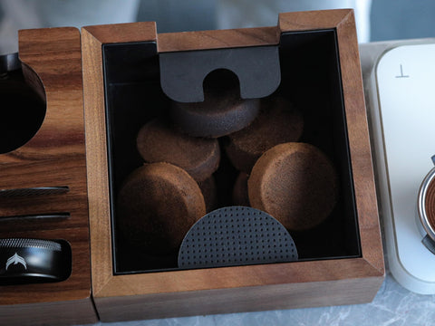 KNODOS coffee grounds disposal ready for quick post-shot cleanup.