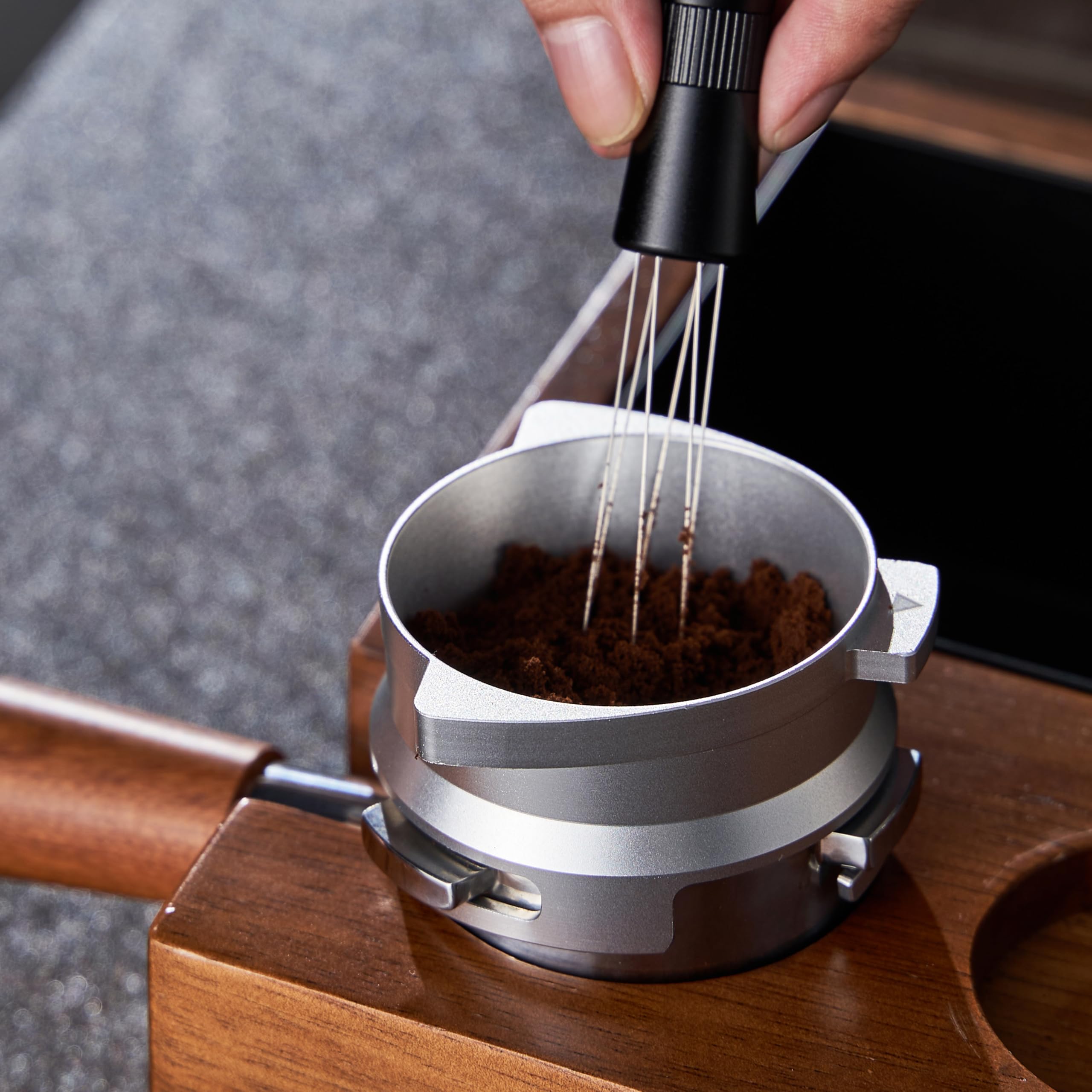 KNODOS dosing funnel twists securely for quick, tool-free connection.