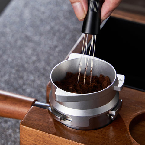 KNODOS dosing funnel twists securely for quick, tool-free connection.