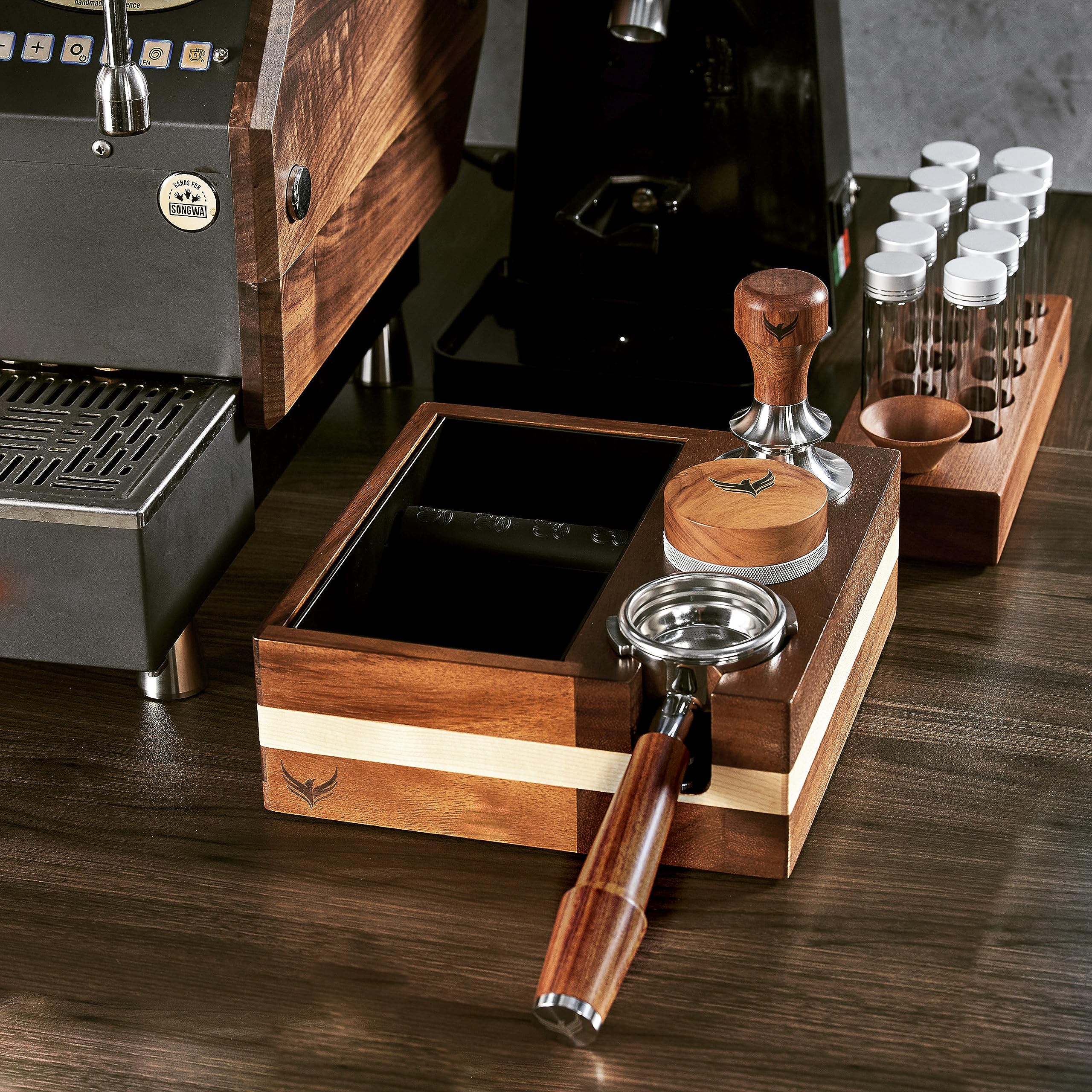 KNODOS storage supports both espresso and filter coffee workflows.