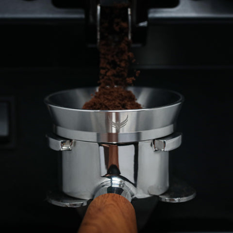 KNODOS magnetic dosing ring keeps the funnel secure while tamping.