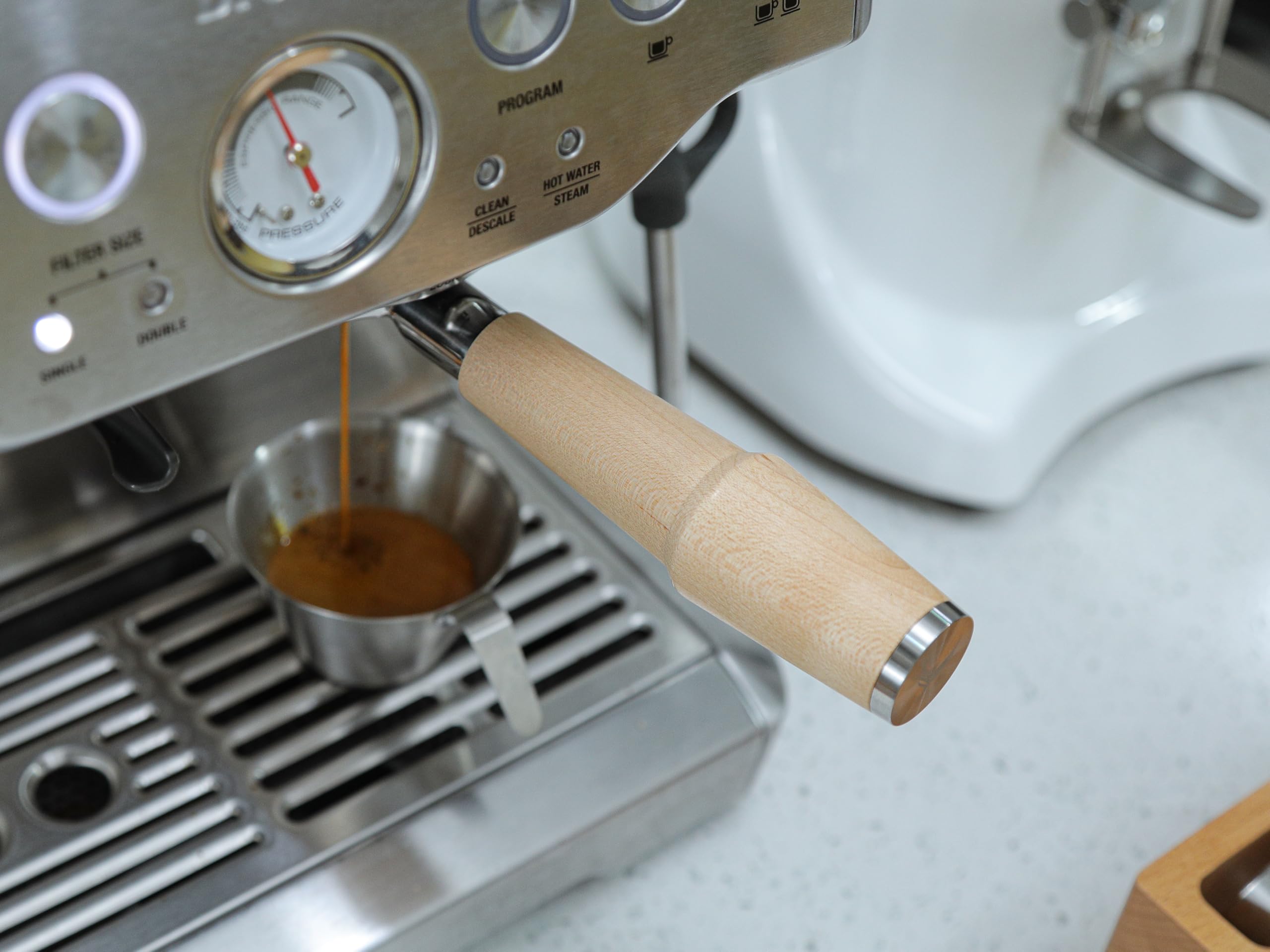 KNODOS naked head portafilter improves troubleshooting of grind size and distribution.