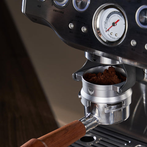 KNODOS puck screen supports steady water flow for better extraction.