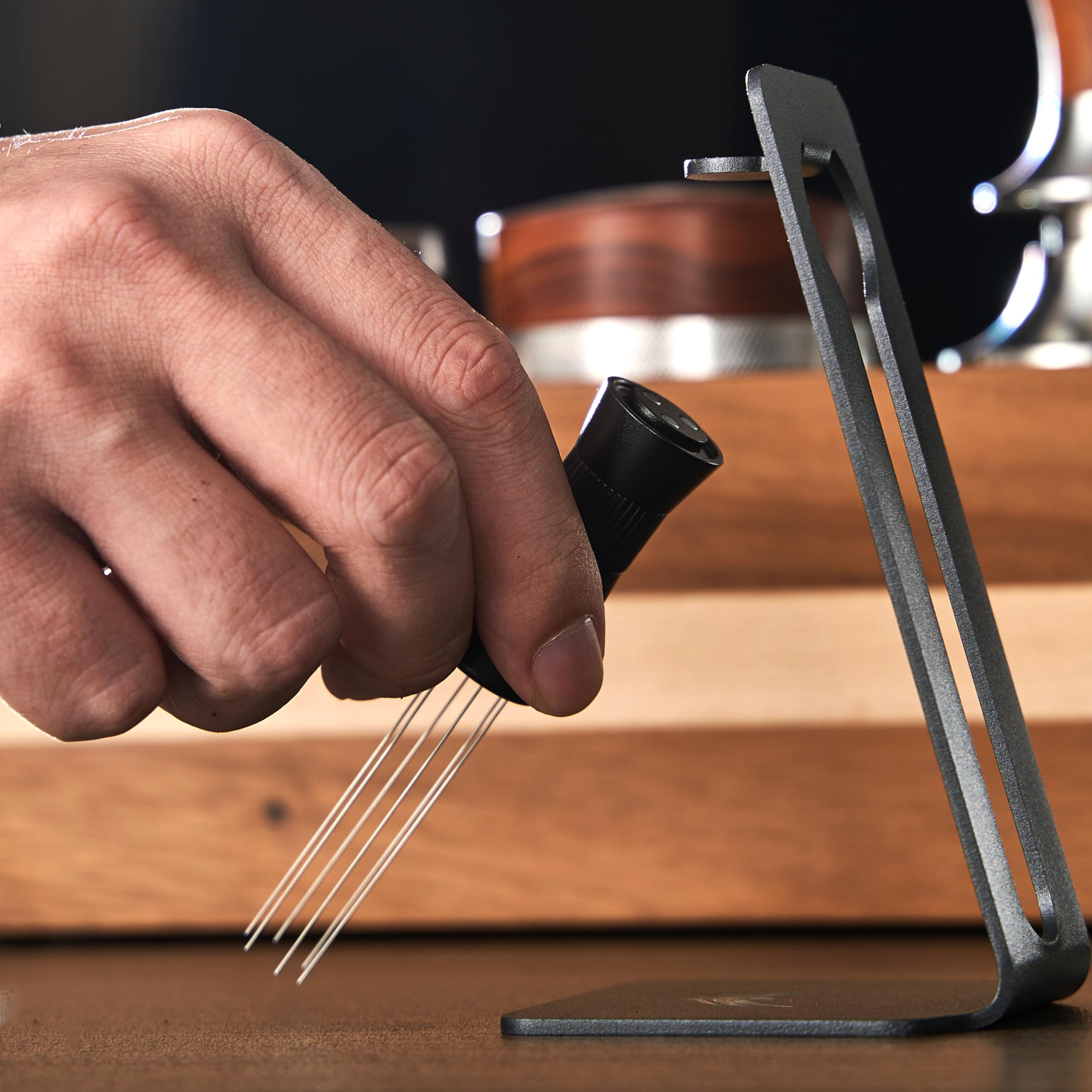 KNODOS magnetic top enables easy storage on stands or metal surfaces.