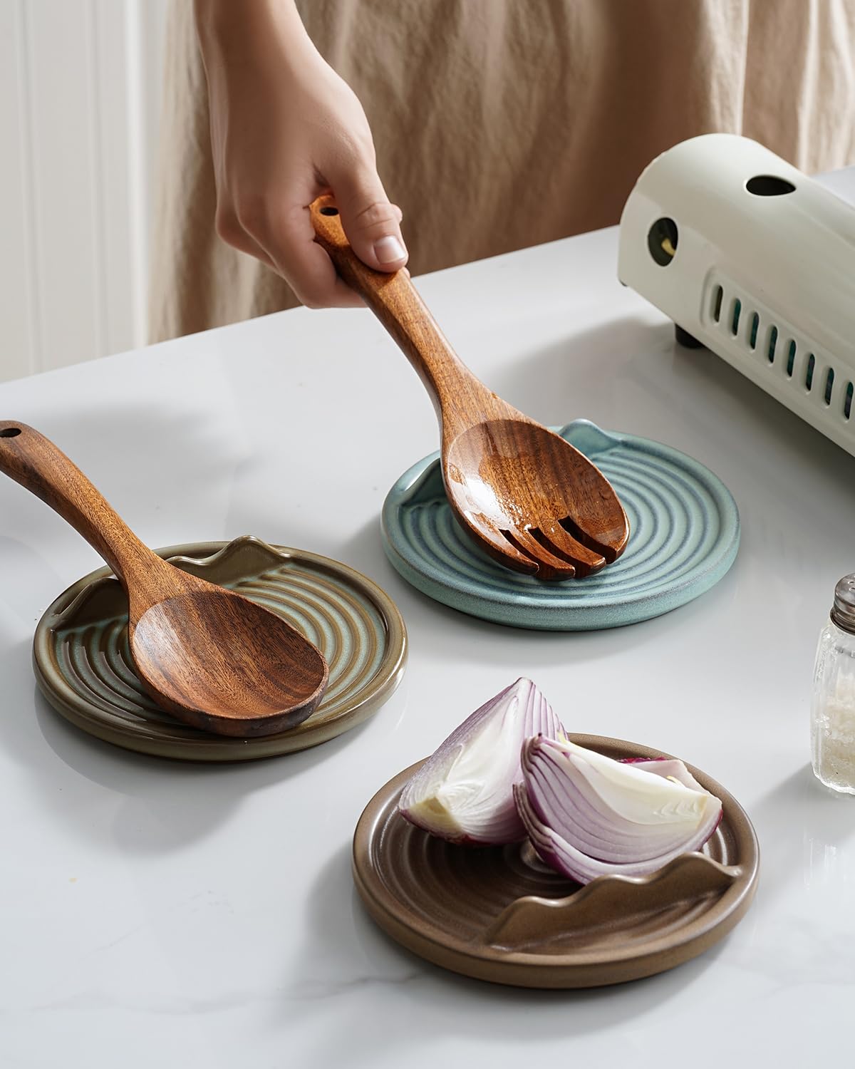 KOKUNKA spoon holder in green glaze keeps utensils organized