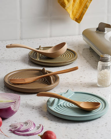KOKUNKA spoon holder on counter offers stable support.