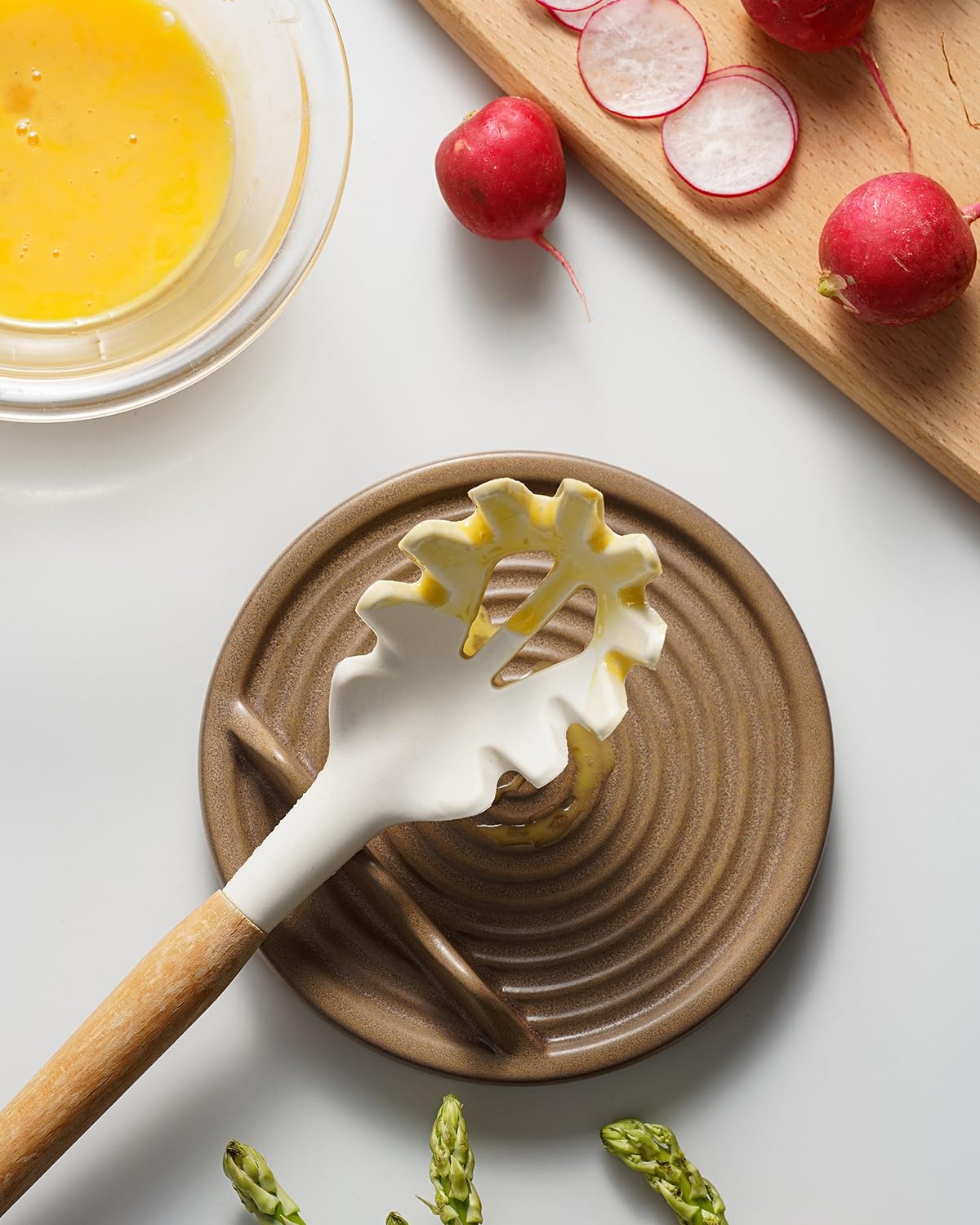 KOKUNKA spoon rest doubles as a teabag holder.