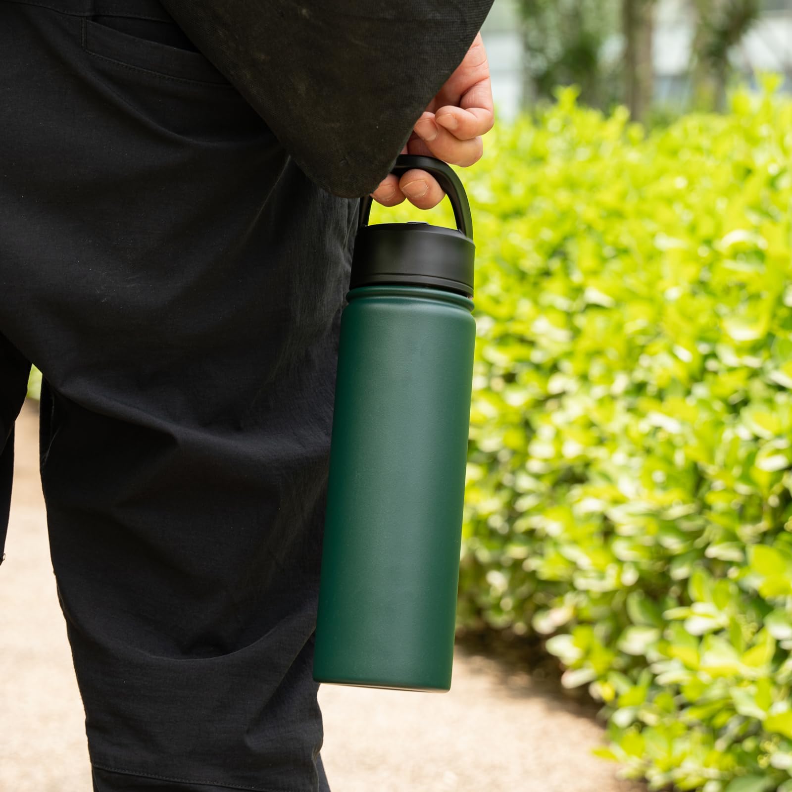 Konokyo leak-proof BPA-free lids for safe transport.