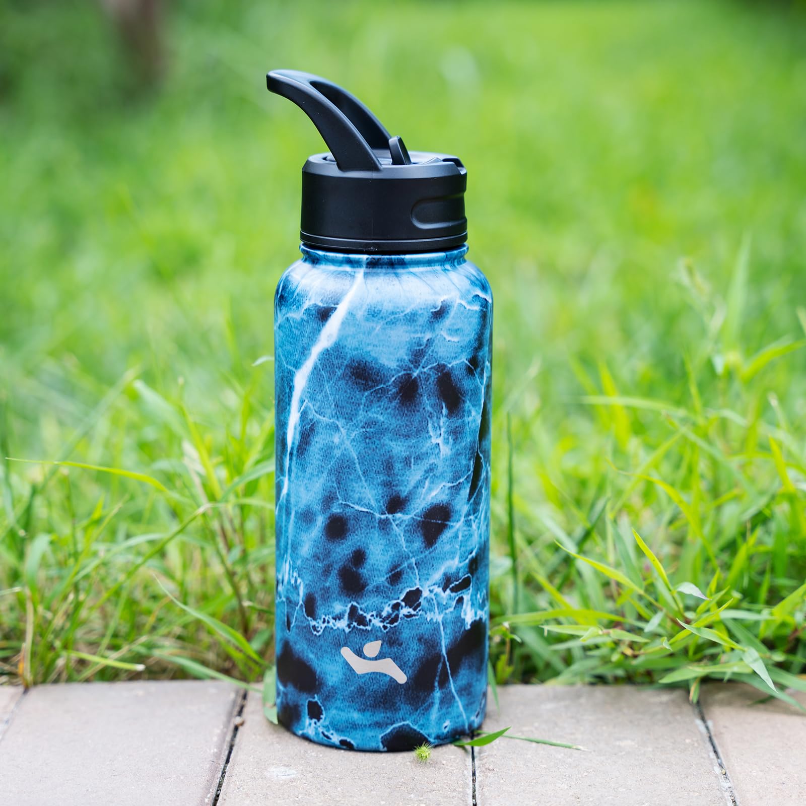 Konokyo Marble Ocean bottle with leak-proof lids travels safely in bags.