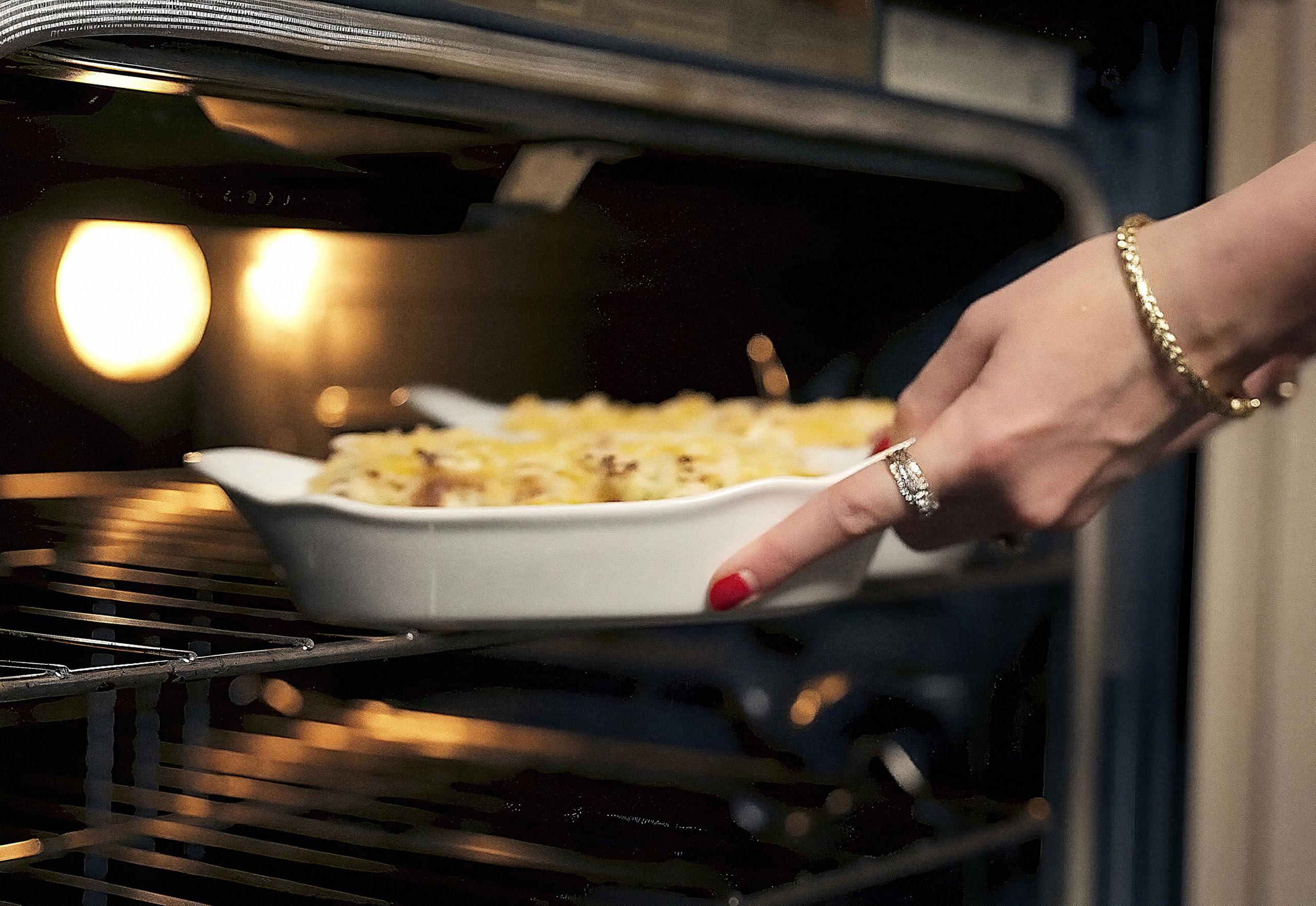 Kook Au Gratin Dishes Ivory showing scalloped handles for effortless maneuvering