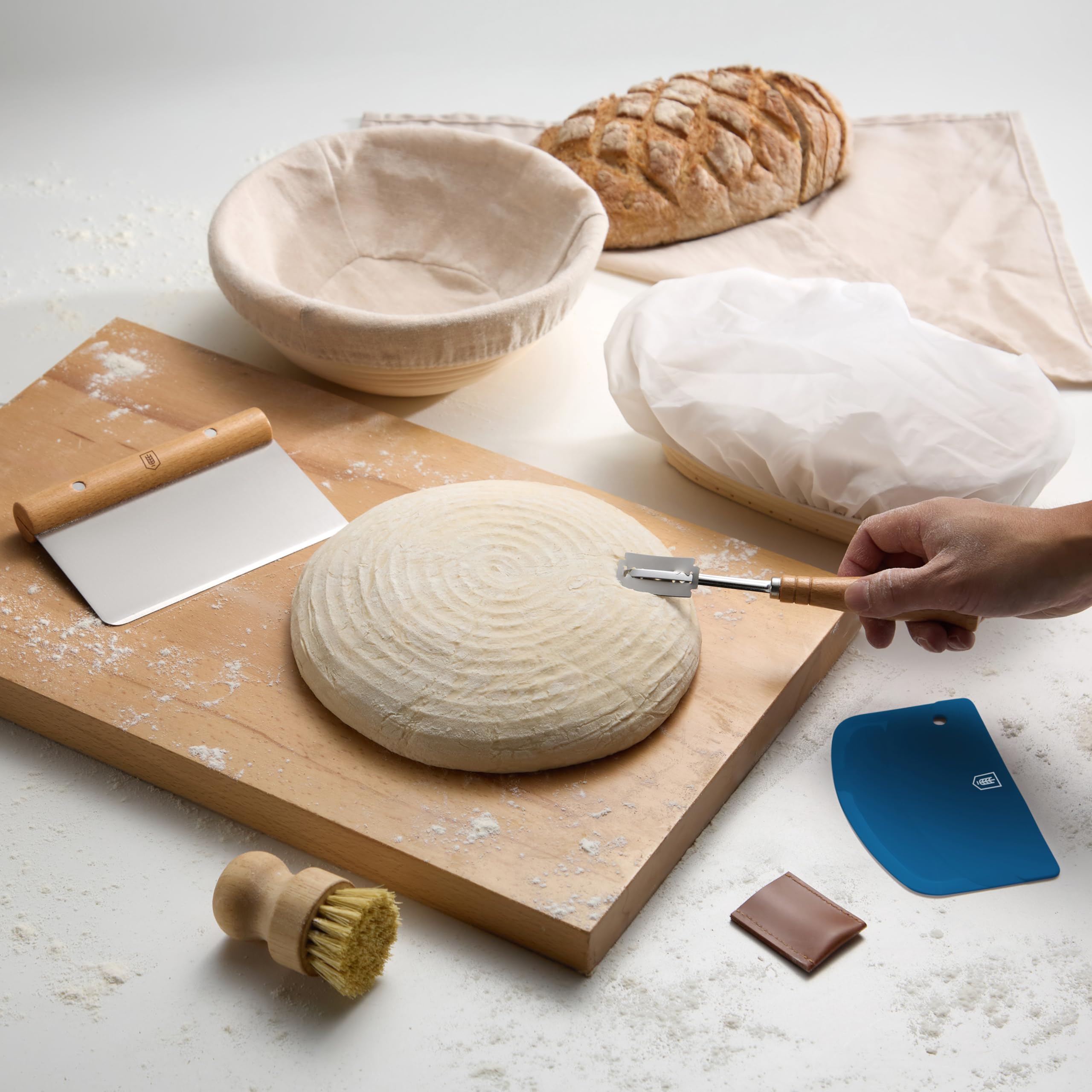KooK bread-proofing set oval banneton with liner enabling precise oval shapes.