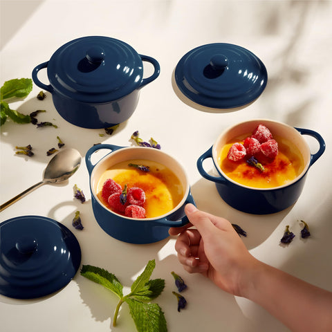 KooK Navy lid-equipped cocotte ideal for keeping meals warm.