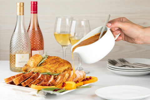 Kook Gravy Boat ergonomic handle supports spill-free pouring at meals.