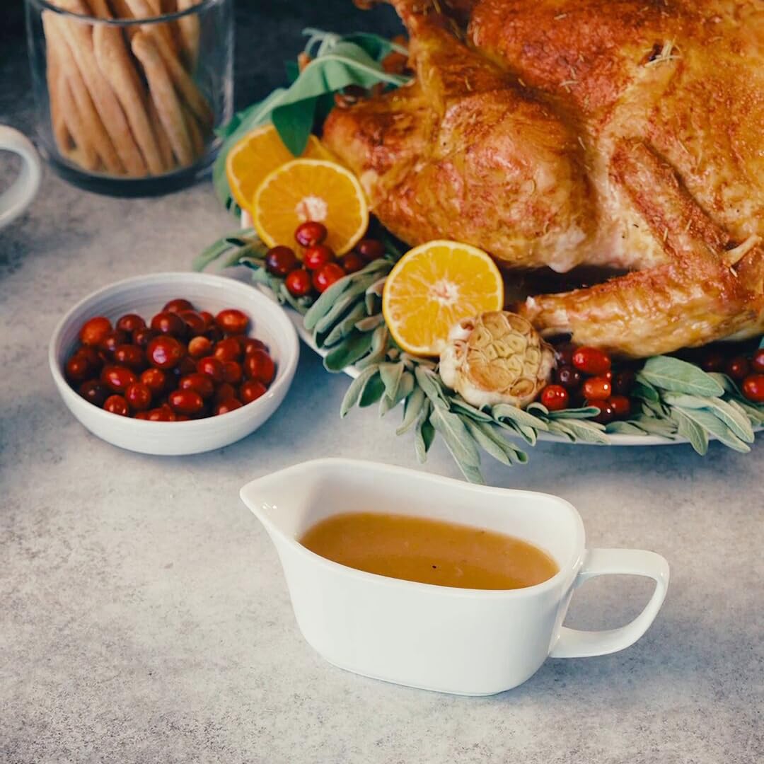 Kook Gravy Boat microwave-safe for reheating sauces.