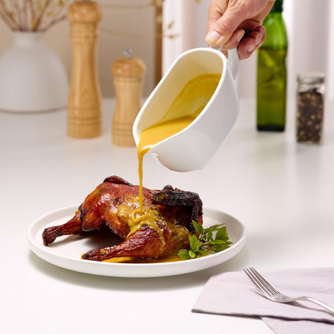 Kook Gravy Boat with pour-spout for smooth, spill-free pouring.