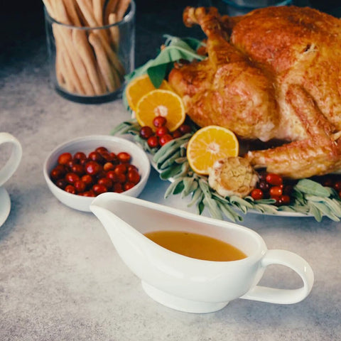 KooK gravy boat features a large handle for comfortable pouring.