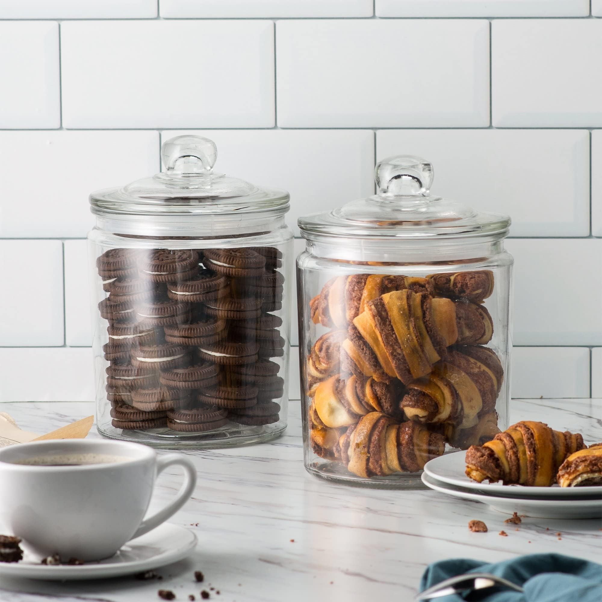 KooK airtight lid preserves contents for weeks with a snug seal.