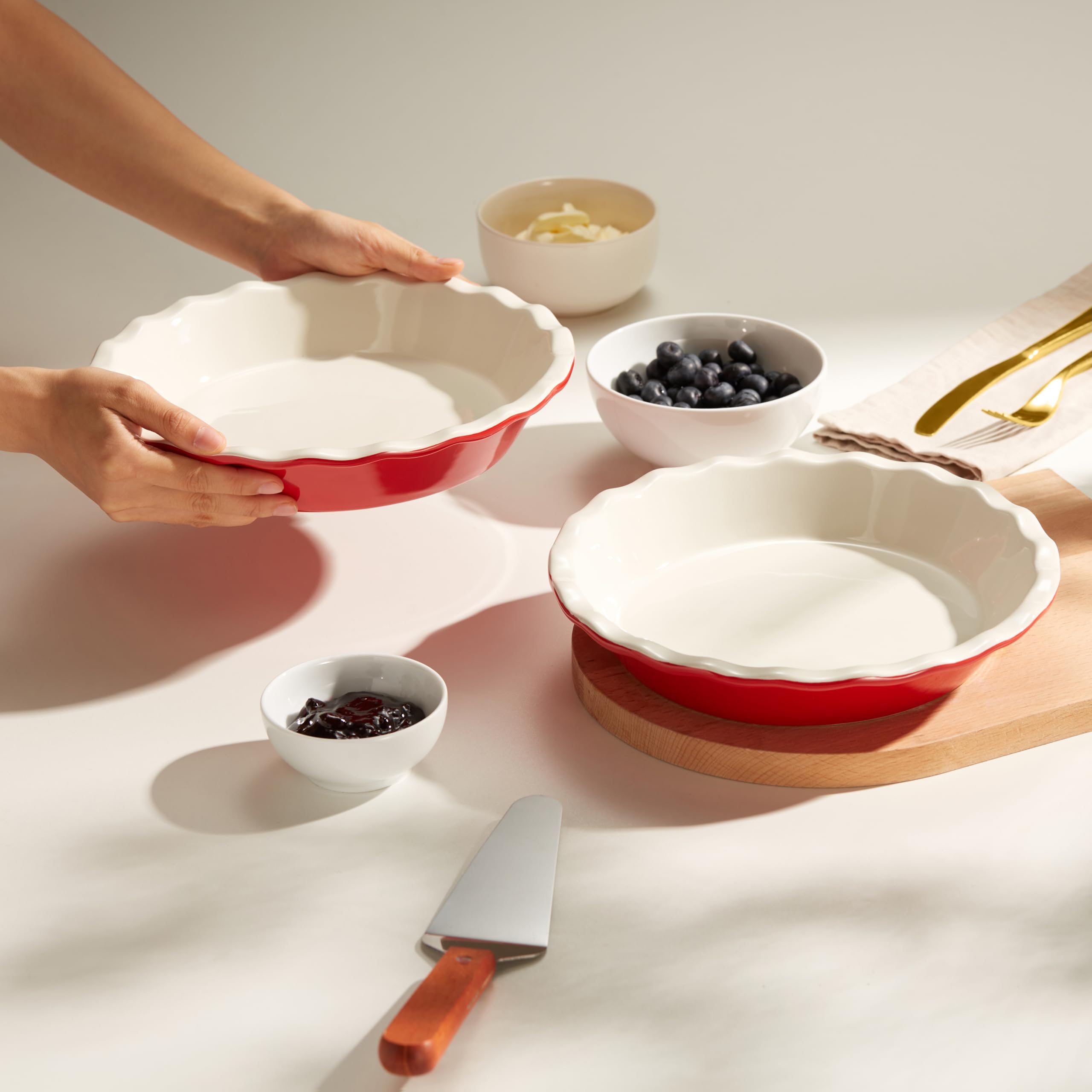 KooK pie-pan-wave-edge-rim highlights a classic crust shape and sturdy construction.