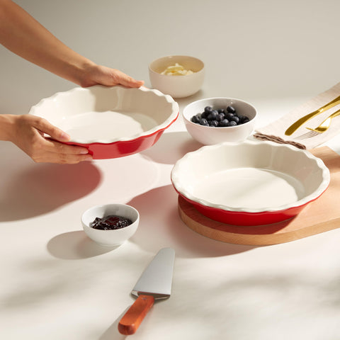 KooK pie-pan-wave-edge-rim highlights a classic crust shape and sturdy construction.