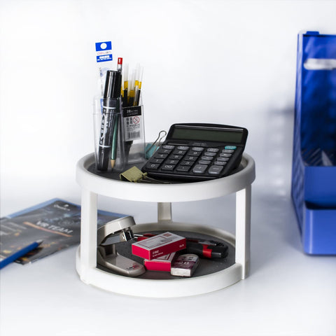 Kozloskyi raised-edge design prevents spills during spins.