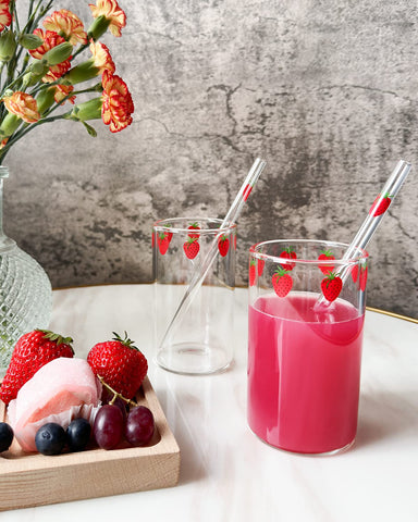 Kreapa transparent strawberry cup interior visible for easy beverage monitoring.