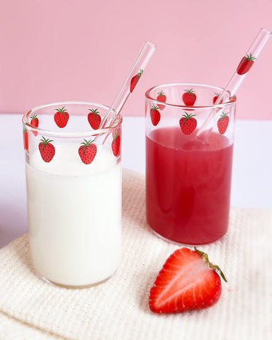 Kreapa strawberry cups 2-set on display for everyday hydration and stylish entertaining.