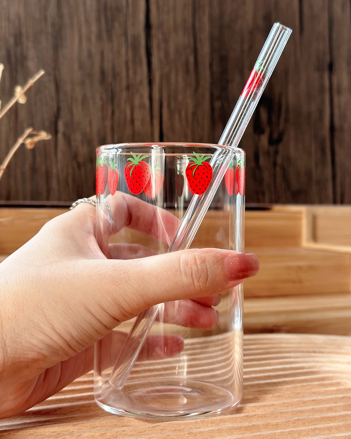 Kreapa gift-ready strawberry cups ideal for homes, cafes, and celebrations.