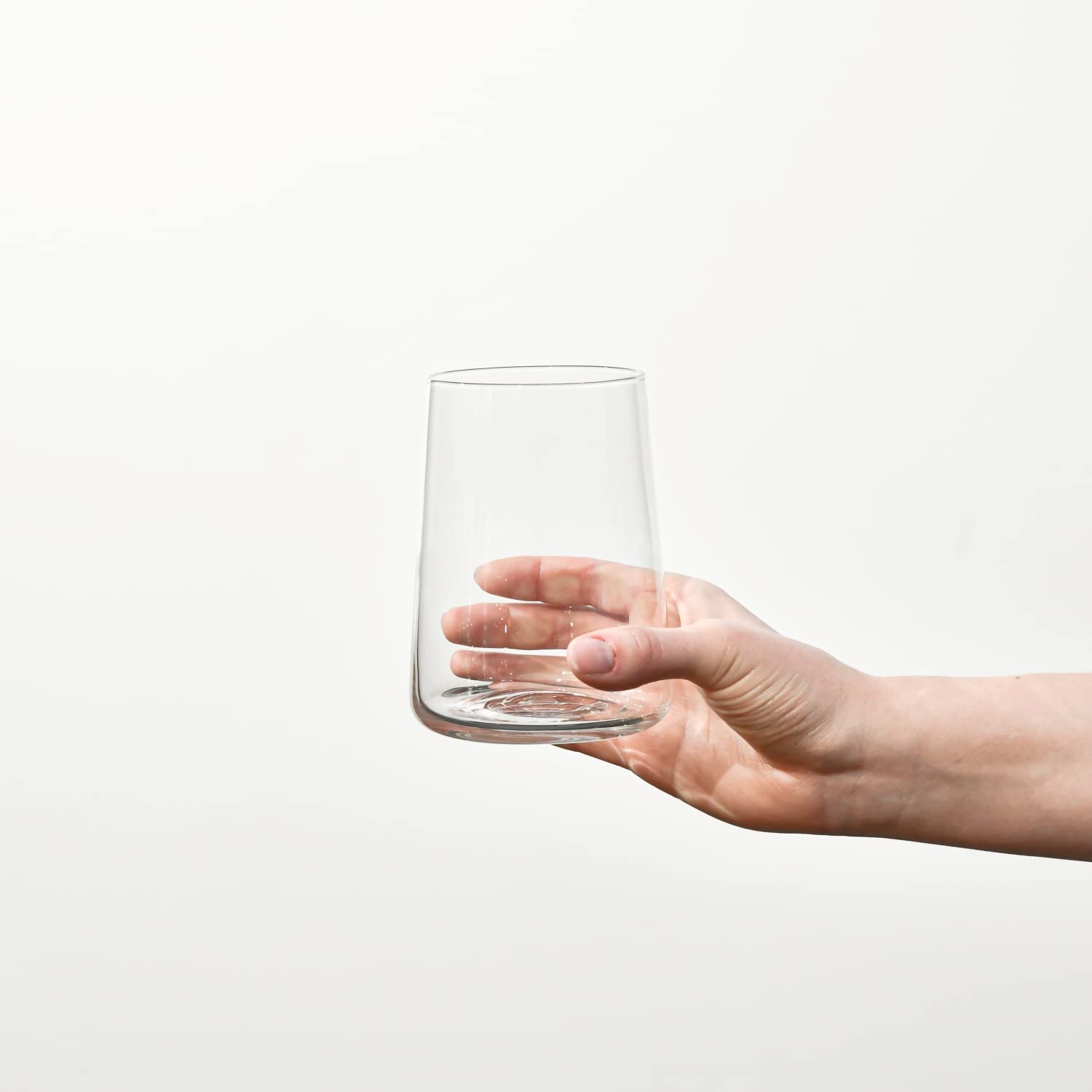 Krosno Infinity glass catches light reflections to elevate beverages.