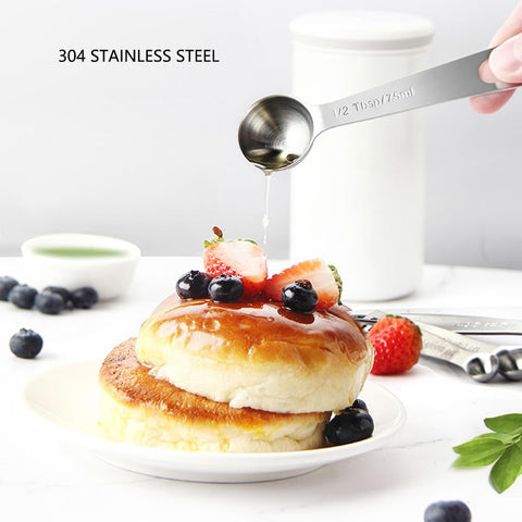 KUBEMUEG engraved size marks on cups and spoons enable easy reading during recipes.
