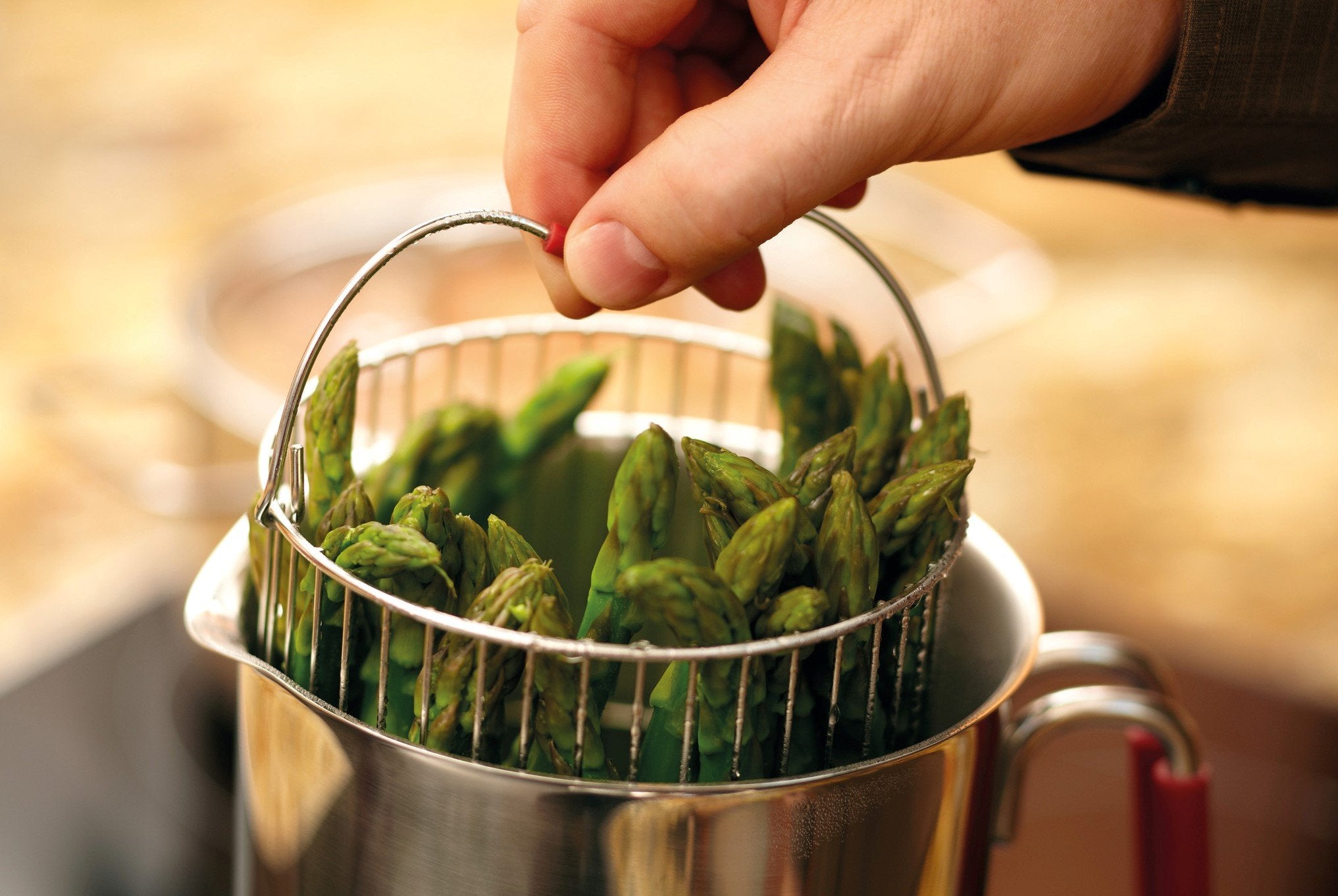 Kuhn Rikon 4th Burner Pot works on induction cooktops for versatile heating