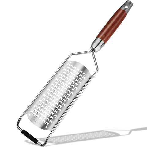 KULUNER lemon zester with ultra-coarse blades for quick zesting and fine grating.