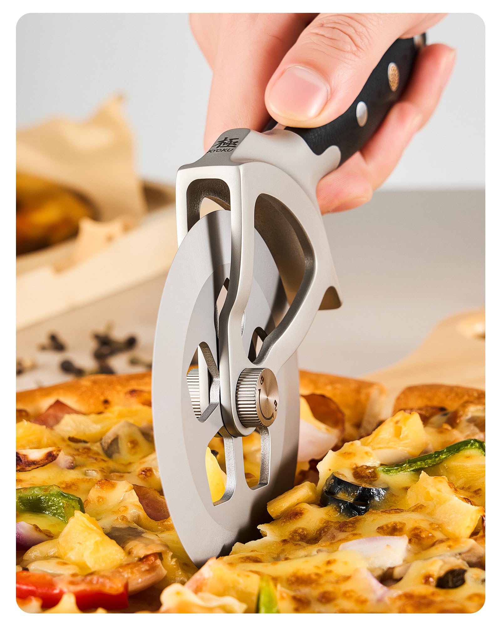 Kyoku pizza cutter with G10 handle for comfortable extended use