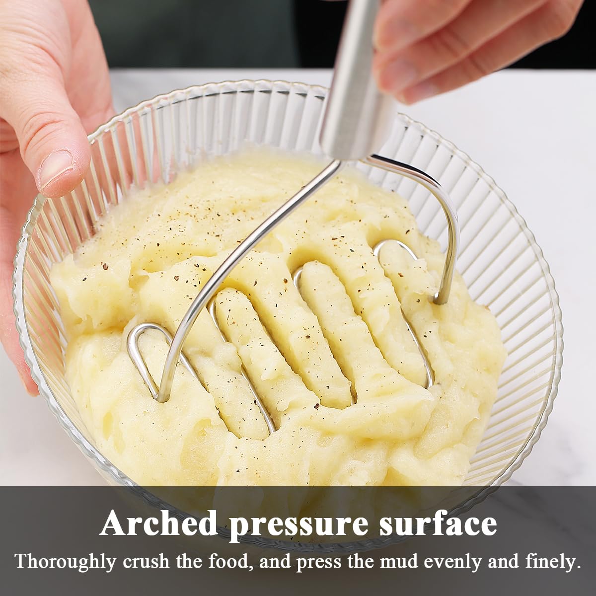 Kyraton ladle pouring soup cleanly and smoothly.
