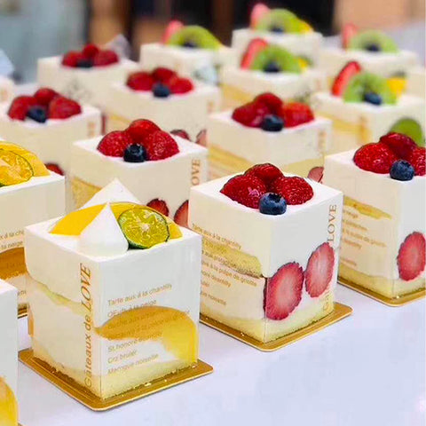 Lainrrew golden square cake board cupcake display adds elegance to each treat