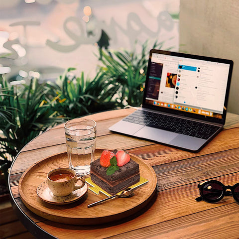 Lainrrew side-tab serving mini cake board for easy handling and serving